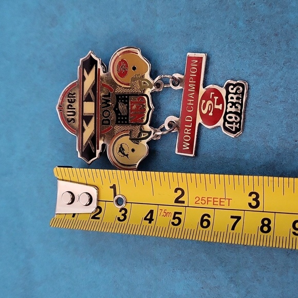 1985 Superbowl Pin - Picture 7 of 7